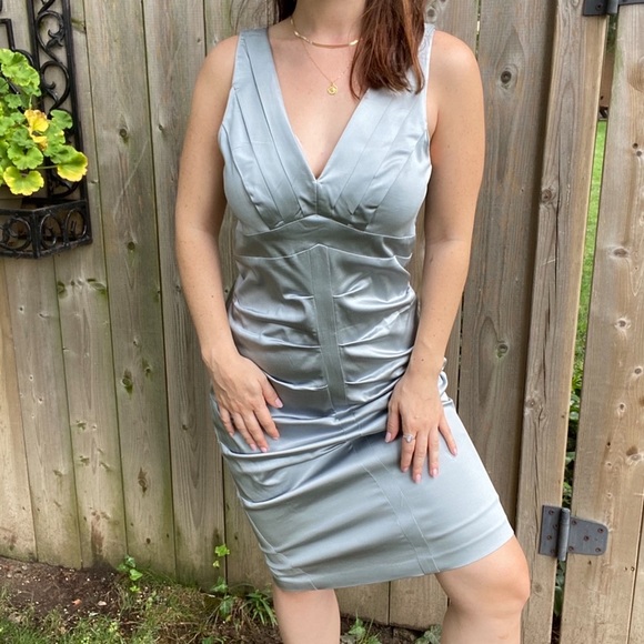 Le Chateau silver formal dress - Picture 5 of 10